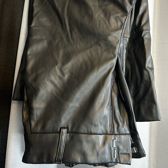 HYFVE Black pleather wide leg cropped pants - Picture 1 of 3